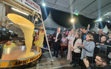 Grande público marca presença na abertura da Praça Maggiofest