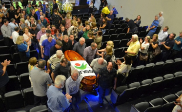 Homenagens e emoção no adeus a Toninho Milioli