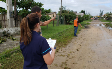 Trabalho segue no atendimento às famílias atingidas pelo vendaval em Balneário Arroio do Silva