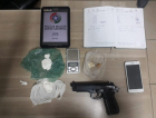 Traficante é flagrado com crack e cocaína