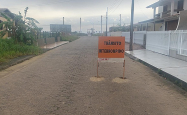 Trânsito mudado, obras em andamento no Rincão