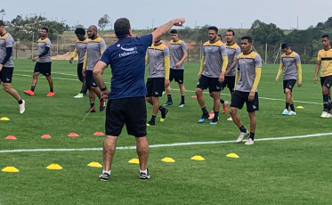 Mais um dia de espera pelo novo técnico