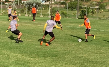 Gilson Kleina insiste nos três zagueiros