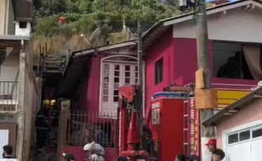 Três crianças morrem após incêndio em residência 