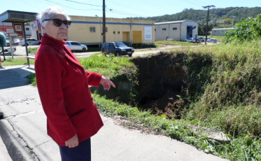 Uma cratera no caminho do binário