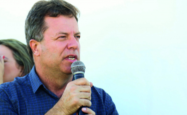 Prefeito solicita que secretários coloquem os cargos à disposição