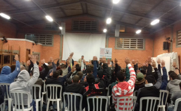 Trabalhadores suspendem greve e negociam no MTE