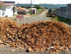 Sem pavimentação, rua segue bloqueada