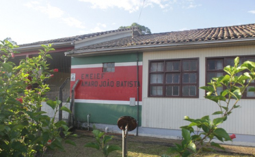 Alunos serão realocados até conserto de telhado