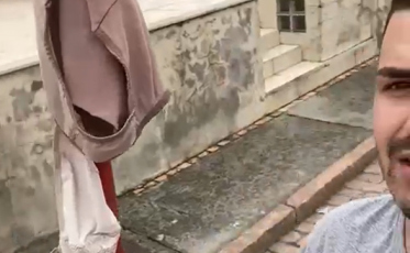 Urussanga: calcinha e sutiã são colocados em buraco de rua (VÍDEO)