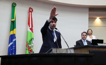 Delegado Ulisses assume cadeira na Alesc