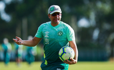 Umberto Louzer troca a Chape pelo Cruzeiro