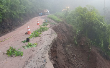 Urussanga: Deslizamento de terra e estrada em pista requer atenção de motoristas