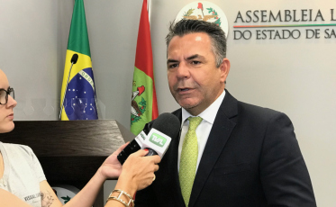 Vampiro propõe parcelar pagamentos de água, luz e gás