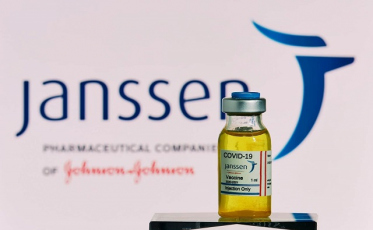 Apesar de ainda não aprovada, criciumenses são vacinados com a Janssen