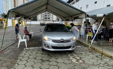 Idosos de 64 anos do Centro devem ir ao Heriberto Hülse para receber a vacina