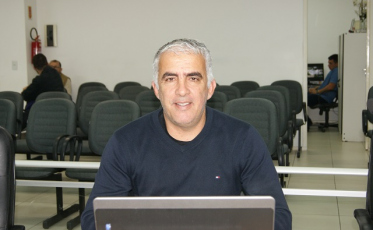 Vereador solicita iluminação reforçada junto a escola