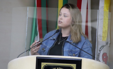 Covid-19: vereadora questiona município sobre vacinação de adolescentes