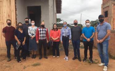Vereadores e Observatório social realizam visita técnica nas obras das casas populares