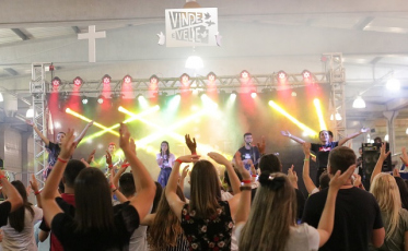 Show de Eliana Ribeiro é nesta segunda no Vinde e Vede