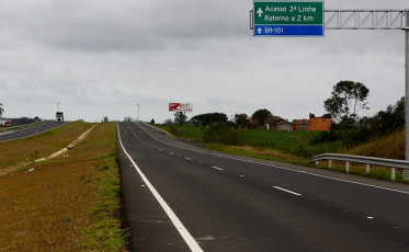 Carro flagrado a mais de 160 km/h na Via Rápida