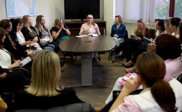 Vice-governadora reúne secretárias e servidoras para planejar o Outubro Rosa