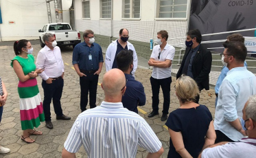 Projeto de ampliação do Hospital Santa Terezinha é apresentado a André Motta