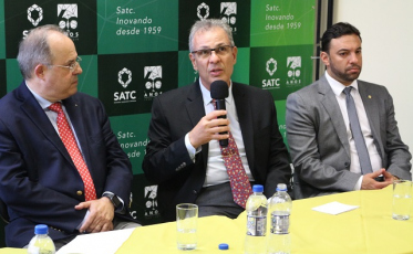 Ministro defende futuro sustentável para setor energético