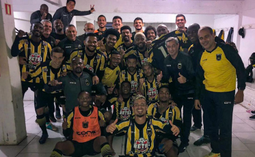 Mesmo sem jogar, Tigre é o terceiro na C