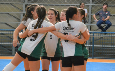 Vôlei de Criciúma oportuniza prática de esporte para jovens