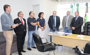 Aprovado projeto que revoga cobrança de taxa no comércio