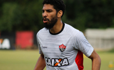 “Estou com medo de que o Vitória se torne um Criciúma”, diz zagueiro Wallace após má fase 