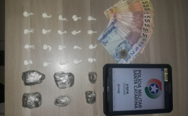 Duas pessoas presas em flagrante por tráfico de drogas