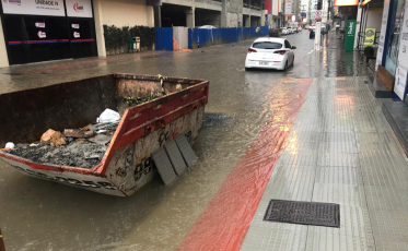Os fundos da Rodoviária, tradição de alagamentos (VÍDEO)