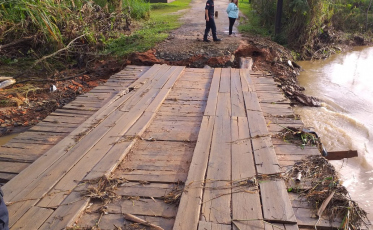 Ponte danificada, oito famílias isoladas na Primeira Linha