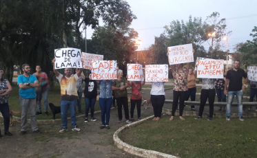 Moradores do bairro Sangão bloqueiam Jorge Lacerda