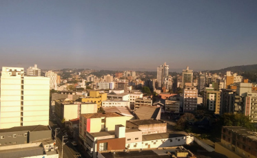 Tempo segue firme e chuva só no dia 3