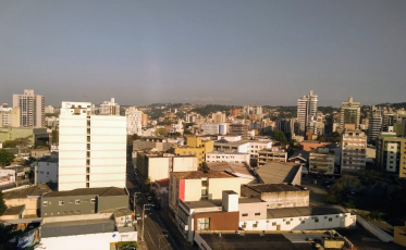 Mais um dia de céu limpo, mas amanhã pode ter garoa