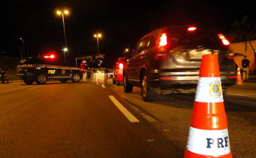 PRF flagra 200 condutores sob efeito de álcool durante o fim de semana