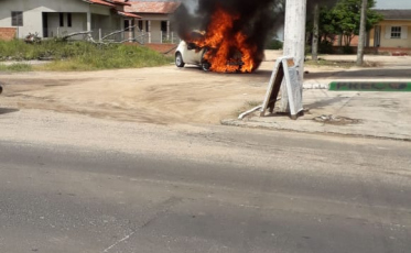 Veículos em chamas 