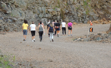 Grupo realiza caminhada nas obras da BR-285