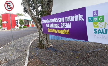 Sindisaúde protesta em frente ao Hospital Materno Santa Catarina