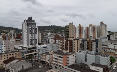 Céu volta a fechar em Criciúma, mas sem riscos de vendaval