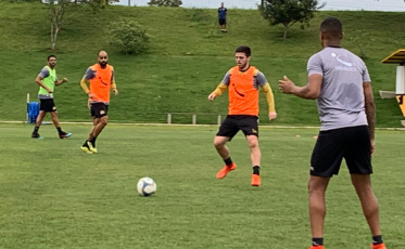 Eduardo treina normalmente no CT do Tigre