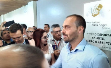 Eduardo Bolsonaro lota Elias Angeloni