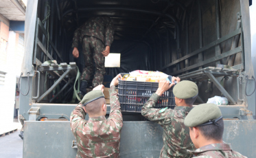 28º GAC efetua doação de 660 quilos de alimentos para a Afasc