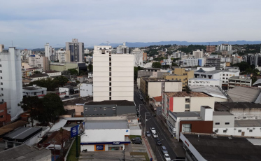 Nuvens dão lugar ao calor: terça-feira deve chegar aos 32°C