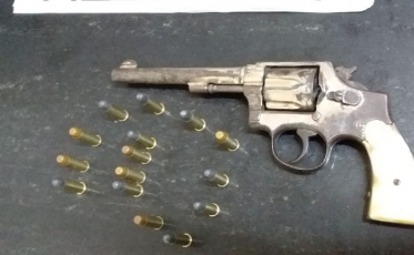 Homem é preso em Içara com revólver e munições