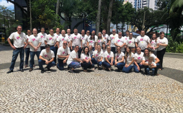 Empresas Radar distribuem flores e abraços no dia de Ação de Graças