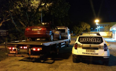 Carro roubado é localizado pela PM